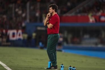 Diniz critica indisciplina de atletas afastados no Fluminense: 