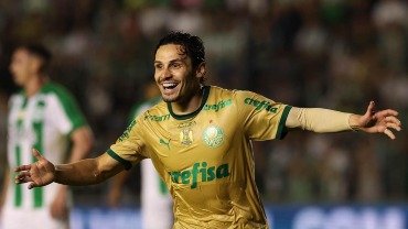 Palmeiras bate o Juventude com hat-trick de Raphael Veiga, o primeiro do Brasileirão