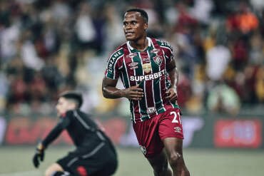 Arias entra no top 10 de artilheiros do Fluminense neste século