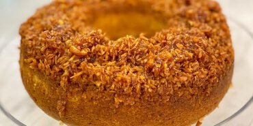 Bolo de milho com coco queimado