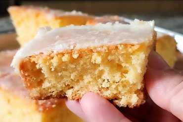 Bolo de laranja com cobertura sequinha
