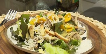 Salada caesar caipira