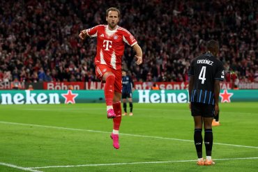 Kane chega a 20 gols em 12 jogos na temporada e supera marcas de Messi e CR7