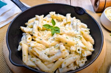 Macarrão penne ao molho branco