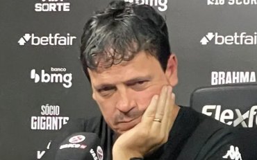 Entre desempenho e resultados: a encruzilhada de Diniz no Vasco