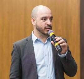 Faltam trabalhadores ou falta política pública?