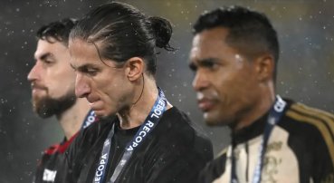 Torcida do Flamengo despeja críticas ao time e a Filipe Luís após perda da Recopa